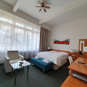 Jana - Domov Mládeže Casa de hóspedes Praga