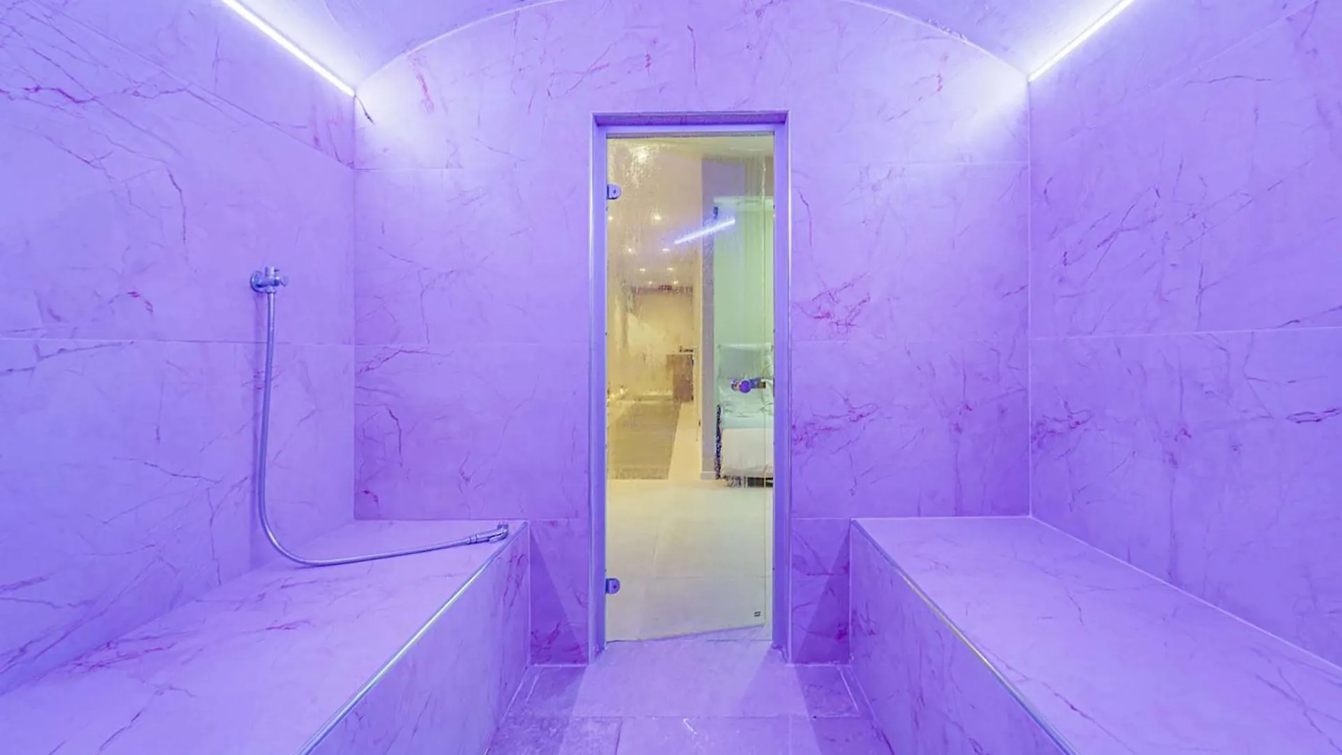Best Western Plus The Hub Hotel Милан