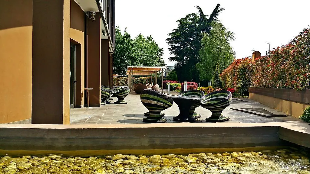 Best Western Plus The Hub Hotel Milano 4*,