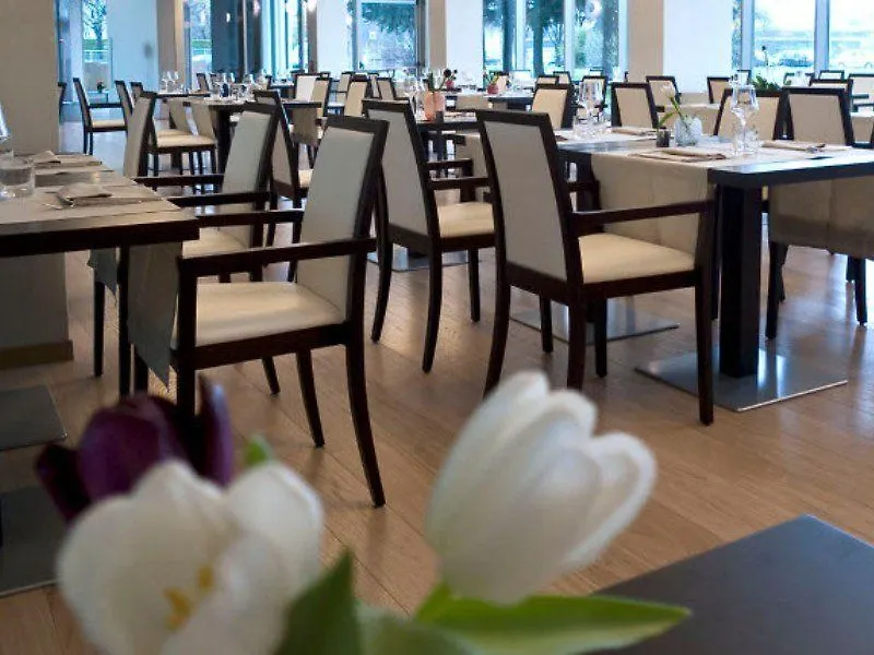 Best Western Plus The Hub Hotel Милан