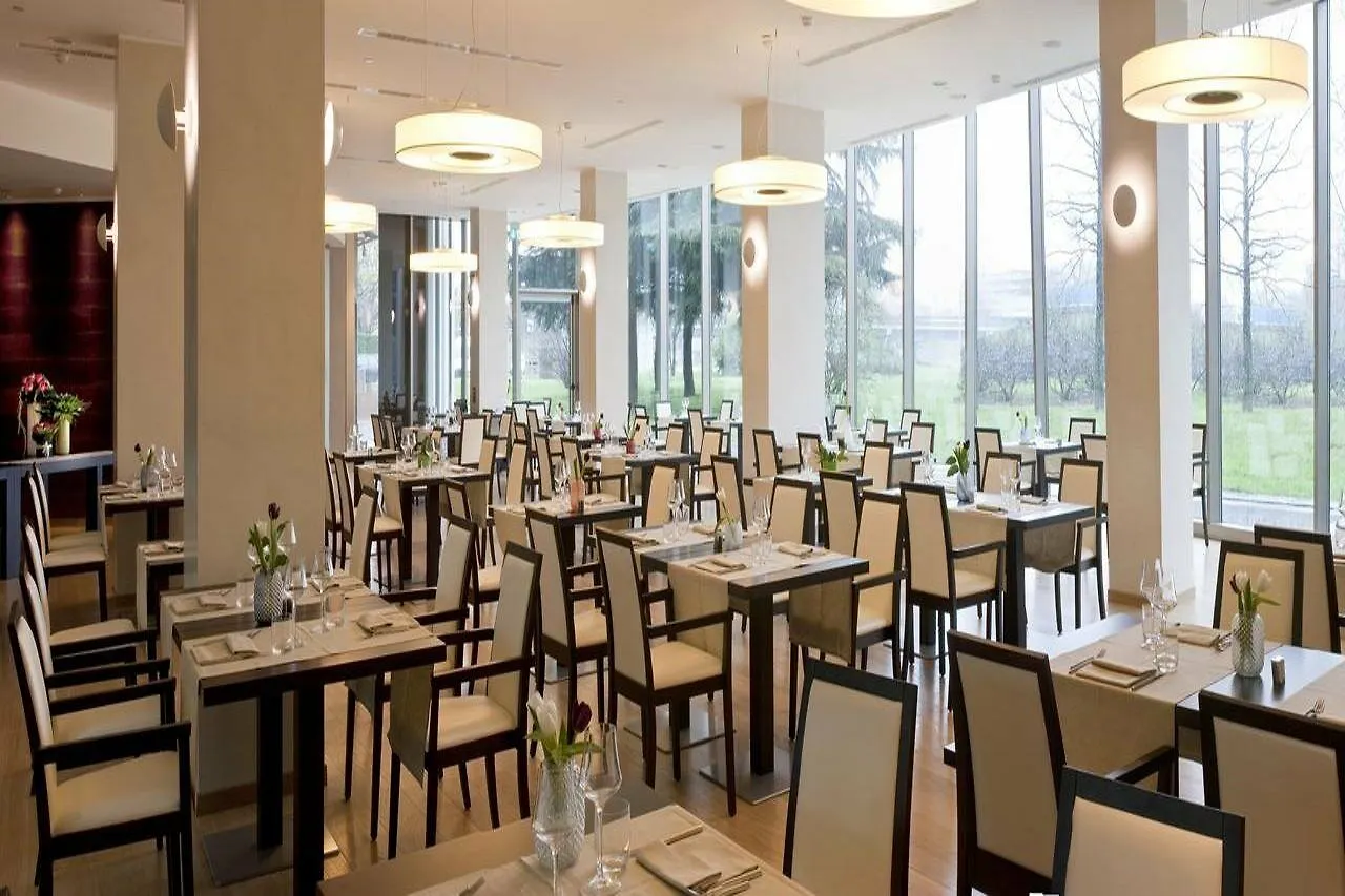 Best Western Plus The Hub Hotel Милан